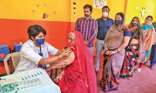 രാജ്യത്ത് വാക്സിന്‍ ക്ഷാമമില്ല; ആസൂത്രണത്തിലാണ് പ്രശ്നമെന്ന് കേന്ദ്രം