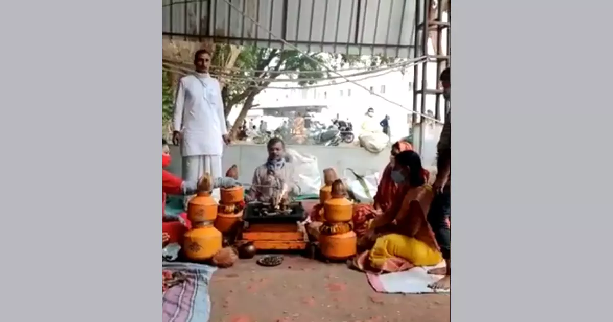 വൈറസിനെ തുടച്ചുനീക്കണം; യാഗം നടത്തി ഗുജറാത്തിലെ ഏറ്റവും വലിയ കോവിഡ് ആശുപത്രി വൈറസിനെ തുടച്ചുനീക്കണം; യാഗം നടത്തി ഗുജറാത്തിലെ ഏറ്റവും വലിയ കോവിഡ് ആശുപത്രി