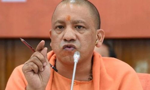 ഓക്‌സിജൻ ക്ഷാമം: അഭ്യൂഹങ്ങൾ പരത്തുന്നവരുടെ സ്വത്ത് പിടിച്ചെടുക്കുമെന്ന് ഭീഷണിപ്പെടുത്തി യോഗി