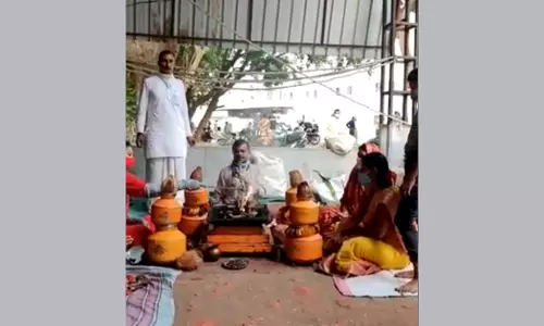 വൈറസിനെ തുടച്ചുനീക്കണം; യാഗം നടത്തി ഗുജറാത്തിലെ ഏറ്റവും വലിയ കോവിഡ് ആശുപത്രി