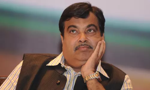 ഗഡ്കരി കുടുംബത്തിന് സ്കാനിയ കമ്പനിയുടെ ആഡംബര ബസ് നല്കിയതിന്റെ കൂടുതല് തെളിവുകള് പുറത്ത് ഗഡ്കരി കുടുംബത്തിന് സ്കാനിയ കമ്പനിയുടെ ആഡംബര ബസ് നല്കിയതിന്റെ കൂടുതല് തെളിവുകള് പുറത്ത്