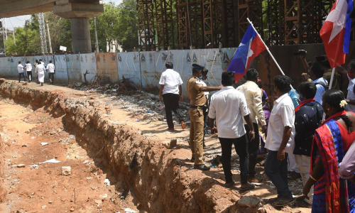 അംബേദ്‌കർ പ്രതിമയിൽ മാലയിടാനെത്തിയ ബി.ജെ.പി നേതാക്കളെ വി.സി.കെ പ്രവർത്തകർ തല്ലിയോടിച്ചു