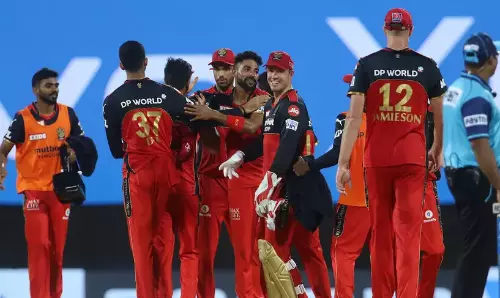 ആവേശപ്പോരിൽ ഹൈദരാബാദിനെ എറിഞ്ഞു വീഴ്ത്തി ബംഗളുരു