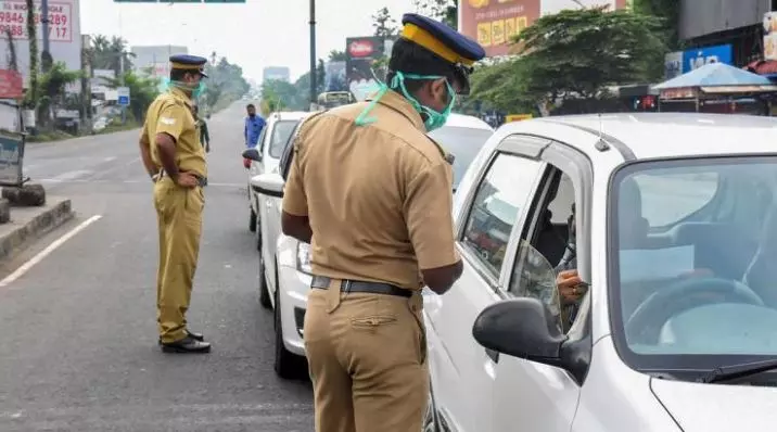 വിവാഹത്തിന് മുൻകൂർ അനുമതി വേണം, മാളുകളില്‍ കോവിഡ് നെഗറ്റീവ് സര്‍ട്ടിഫിക്കറ്റ് നിര്‍ബന്ധമാക്കും