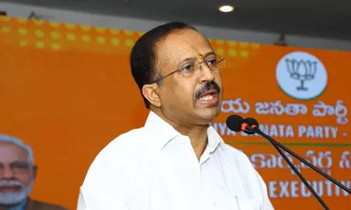 കുംഭമേളയെ കുറിച്ച് ചോദ്യം; ഒഴിഞ്ഞുമാറി വി മുരളീധരൻ കുംഭമേളയെ കുറിച്ച് ചോദ്യം; ഒഴിഞ്ഞുമാറി വി മുരളീധരൻ