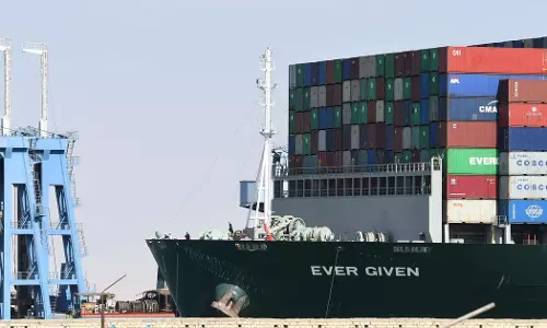 നഷ്ടപരിഹാരം വേണം: സൂയസില് തടസം സൃഷ്ടിച്ച എവര് ഗിവണ് പിടിച്ചെടുത്ത് ഈജിപ്ത് നഷ്ടപരിഹാരം വേണം: സൂയസില് തടസം സൃഷ്ടിച്ച എവര് ഗിവണ് പിടിച്ചെടുത്ത് ഈജിപ്ത്