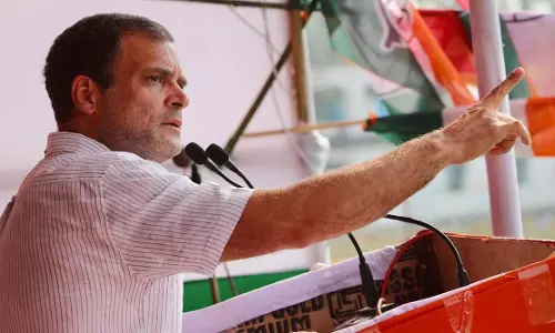 വാക്സീൻ ഉത്സവം തട്ടിപ്പ്; കേന്ദ്രത്തിനെതിരെ വീണ്ടും വിമർശനവുമായി രാഹുൽ ഗാന്ധി വാക്സീൻ ഉത്സവം തട്ടിപ്പ്; കേന്ദ്രത്തിനെതിരെ വീണ്ടും വിമർശനവുമായി രാഹുൽ ഗാന്ധി