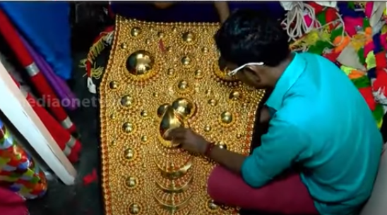 തൃശ്ശൂർ പൂരത്തിനായുള്ള നെറ്റിപ്പട്ടങ്ങൾ എങ്ങനെയാണ് തയ്യാറാക്കുന്നതെന്ന് കാണാം...