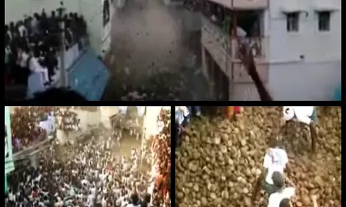 കോവിഡിന് പുല്ലുവില: ആന്ധ്രയിലെ ചാണകയേറ് ആഘോഷത്തിന്‍റെ വൈറല്‍ ദൃശ്യങ്ങള്‍