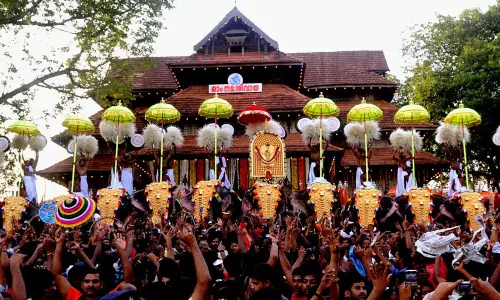 തൃശൂർ പൂരത്തിന് നാളെ കൊടിയേറും തൃശൂർ പൂരത്തിന് നാളെ കൊടിയേറും