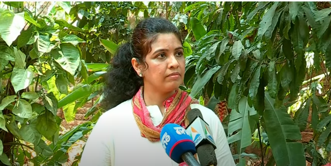 നിയമന വിവാദത്തിൽ തന്നെ വ്യക്തിപരമായി വേട്ടയാടുകയാണെന്ന് ഷംസീറിന്‍റെ  ഭാര്യ ഷഹല