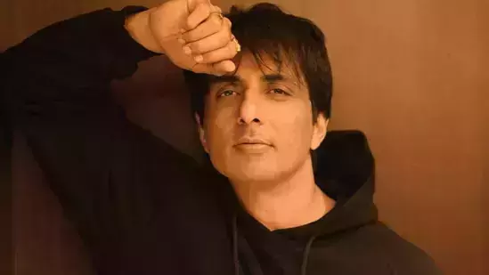 ആശുപത്രി കിടക്കകളും മറ്റും അന്വേഷിച്ച് കുറേ വിളികള് വരുന്നു, നിസ്സഹായനാണ്: സോനു സൂദ് ആശുപത്രി കിടക്കകളും മറ്റും അന്വേഷിച്ച് കുറേ വിളികള് വരുന്നു, നിസ്സഹായനാണ്: സോനു സൂദ്