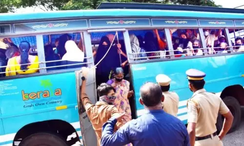 നിന്ന് യാത്ര ചെയ്യരുതെന്നാണെങ്കില് സർവ്വീസുകൾ നിർത്തി വെക്കുമെന്ന് ബസുടമകൾ നിന്ന് യാത്ര ചെയ്യരുതെന്നാണെങ്കില് സർവ്വീസുകൾ നിർത്തി വെക്കുമെന്ന് ബസുടമകൾ