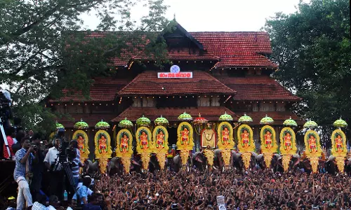 തൃശ്ശൂർ പൂരത്തിന് കൂടുതൽ നിയന്ത്രണങ്ങൾ: ജില്ലയിൽ ഇന്നലെ ആയിരത്തിന് മുകളിൽ കോവിഡ് കേസുകൾ