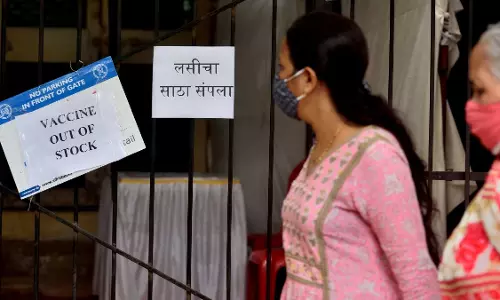 പല സംസ്ഥാനങ്ങളിലും വാക്സിൻ ക്ഷാമം രൂക്ഷം; റെംഡെസിവർ കരിഞ്ചന്തയിൽ വ്യാപകമെന്ന് ആരോപണം