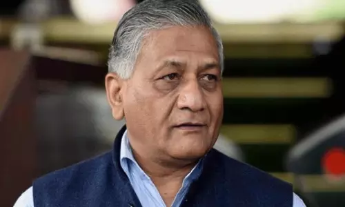 സഹോദരന് ആശുപത്രിയിൽ കിടക്കവേണം വിവാദമായതോടെ ട്വീറ്റ് പിൻവലിച്ച് കേന്ദ്ര മന്ത്രി സഹോദരന് ആശുപത്രിയിൽ കിടക്കവേണം വിവാദമായതോടെ ട്വീറ്റ് പിൻവലിച്ച് കേന്ദ്ര മന്ത്രി