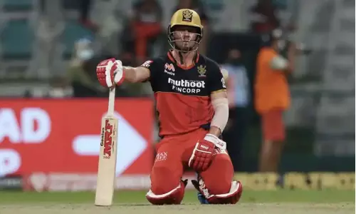 കൊൽക്കത്ത ബൗളർമാരെ ഒന്നൊഴിയാതെ പഞ്ഞിക്കിട്ട് പുറത്താകാതെ നിന്നിട്ട് ഡിവില്ലേഴ്സ് പറഞ്ഞു.....infact I am so tired.