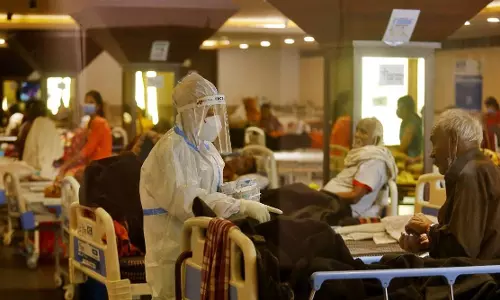 പോയി ചാക്; കോവിഡ് രോഗികളോട് ഉത്തര്‍ പ്രദേശ് ഹെൽപ് ലൈൻ ജീവനക്കാരി