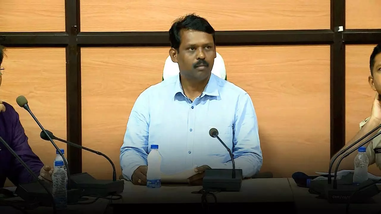 കാസർഗോഡ് ജില്ലയിലെ കോവിഡ് നിയന്ത്രണങ്ങളിൽ വിശദീകരണവുമായി കളക്ടർ രംഗത്ത് കാസർഗോഡ് ജില്ലയിലെ കോവിഡ് നിയന്ത്രണങ്ങളിൽ വിശദീകരണവുമായി കളക്ടർ രംഗത്ത്