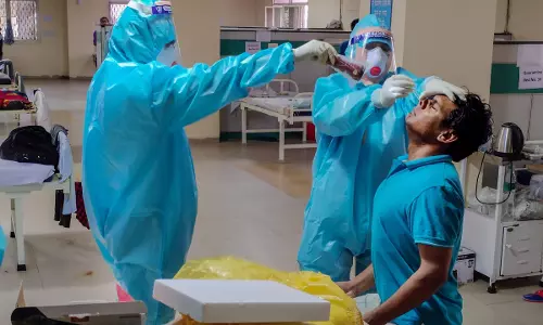 കോവിഡ് രണ്ടാം തരംഗം അതിതീവ്രം; മഹാരാഷ്ട്രയിലും ഡല്‍ഹിയിലും സങ്കീര്‍ണം