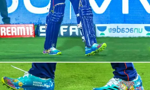 മൂന്ന് മത്സരങ്ങള്‍, മൂന്ന് വ്യത്യസ്ത ഷൂസുകള്‍..രോഹിതിന്‍റെ കാലിന് പിന്നാലെ ആരാധകര്‍