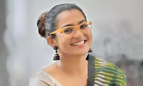 തൃശൂര്‍ പൂരമല്ല, വേണ്ടത് മനുഷ്യത്വമാണെന്ന് പാര്‍വതി തിരുവോത്ത്