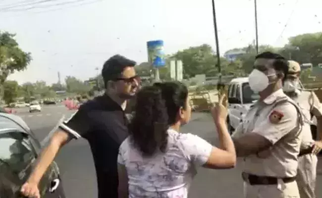 വേണമെങ്കില്‍ പരസ്യമായി ചുംബിക്കും; മാസ്ക് ധരിക്കാത്തത് ചോദ്യം ചെയ്ത പൊലീസിനെ വെല്ലുവിളിച്ച് യുവതി