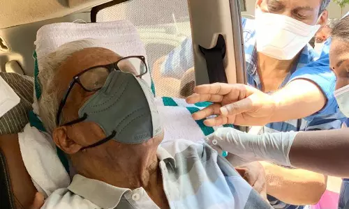 നമുക്ക് ഈ ഘട്ടവും അതിജീവിക്കാം; കോവിഡ് വാക്സിന് സ്വീകരിച്ച് വിഎസ് നമുക്ക് ഈ ഘട്ടവും അതിജീവിക്കാം; കോവിഡ് വാക്സിന് സ്വീകരിച്ച് വിഎസ്