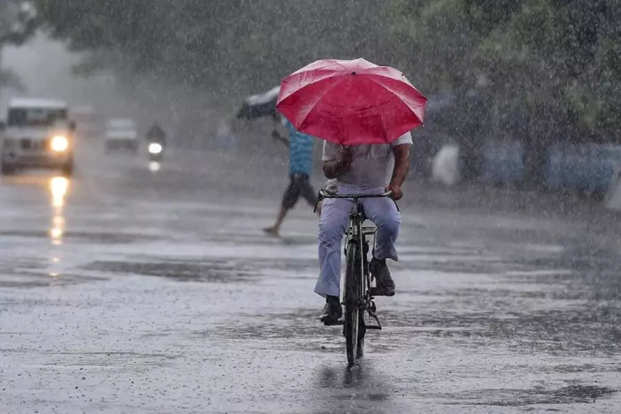 കേരളത്തിൽ ശക്തമായ മഴക്ക് സാധ്യത കേരളത്തിൽ ശക്തമായ മഴക്ക് സാധ്യത
