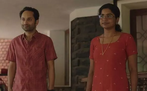 അപ്പന് വീട്ടിലെത്തിയാല് ബിന്സിയെ കാണില്ല; ജോജിയിലെ ഇതുവരെ കാണാത്ത സീന് അപ്പന് വീട്ടിലെത്തിയാല് ബിന്സിയെ കാണില്ല; ജോജിയിലെ ഇതുവരെ കാണാത്ത സീന്