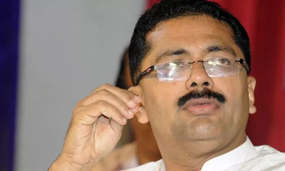 ആത്മാർത്ഥതയെ തലവെട്ടു കുറ്റമായി അവതരിപ്പിച്ച് ആഘോഷിച്ച സുഹൃത്തുകളോടും നിഷ്പക്ഷ നിരീക്ഷകരോടും ദേഷ്യമില്ല-കെ.ടി. ജലീല് ആത്മാർത്ഥതയെ തലവെട്ടു കുറ്റമായി അവതരിപ്പിച്ച് ആഘോഷിച്ച സുഹൃത്തുകളോടും നിഷ്പക്ഷ നിരീക്ഷകരോടും ദേഷ്യമില്ല-കെ.ടി. ജലീല്