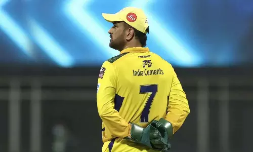 തലയുടെ മൂർച്ച കുറഞ്ഞിട്ടില്ല; ധോണിയുടെ നിർണായക നീക്കം ആഘോഷിച്ച് ആരാധകർ