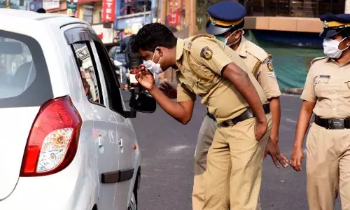 എറണാകുളത്ത് ഗുരുതര സാഹചര്യം; മൂന്ന് പഞ്ചായത്തുകളില്‍ ലോക്ക് ഡൗൺ പ്രഖ്യാപിച്ചു
