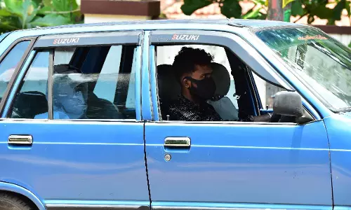 കോവിഡ് ബാധിച്ച കുട്ടിക്ക് പരീക്ഷ എഴുതാന്‍ ഡിവൈഎഫ്ഐയുടെ സ്നേഹയാത്ര