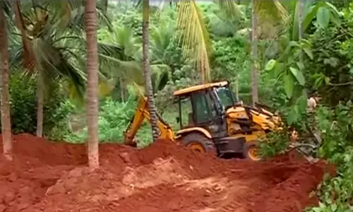 വളാഞ്ചേരി കഞ്ഞിപ്പുരയിൽ അജ്ഞാത മൃതദേഹം കണ്ടെത്തിയ സംഭവത്തിൽ ഒരാൾ പൊലീസ് കസ്റ്റഡിയിൽ