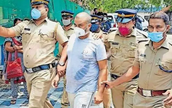 പുഴയില് തള്ളും മുമ്പെ മകളുടെ ആഭരണങ്ങള് അഴിച്ചെടുത്തു,വിറ്റ് മദ്യവും സിഗരറ്റും വാങ്ങി: സനുമോഹന്റെ മൊഴി പുഴയില് തള്ളും മുമ്പെ മകളുടെ ആഭരണങ്ങള് അഴിച്ചെടുത്തു,വിറ്റ് മദ്യവും സിഗരറ്റും വാങ്ങി: സനുമോഹന്റെ മൊഴി