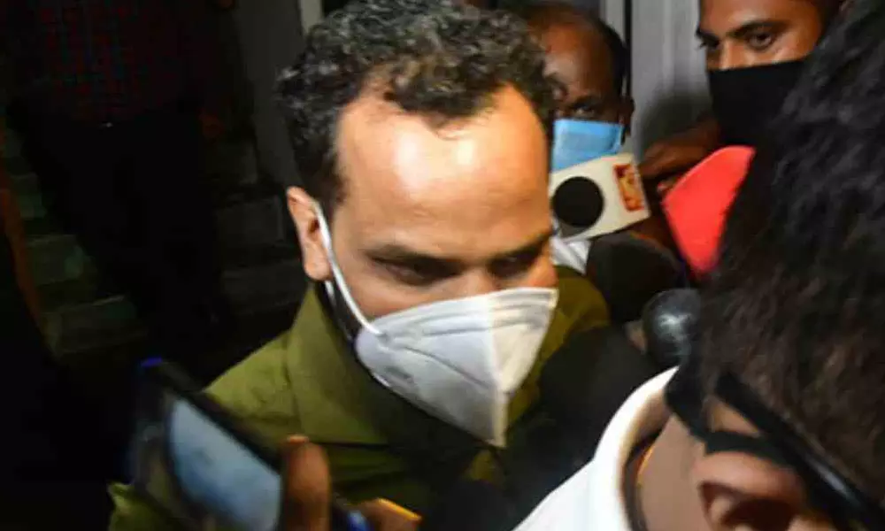 അച്ഛന്റെ അസുഖം ഗുരുതരം; ജാമ്യം അനുവദിക്കണമെന്ന് ബിനീഷ് കോടിയേരി അച്ഛന്റെ അസുഖം ഗുരുതരം; ജാമ്യം അനുവദിക്കണമെന്ന് ബിനീഷ് കോടിയേരി