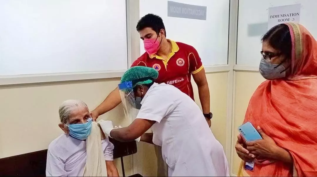 പ്രായം ഒരു പ്രശ്നമേയല്ല; വാക്സിന്‍ സ്വീകരിച്ച് മാതൃകയായി 104കാരി