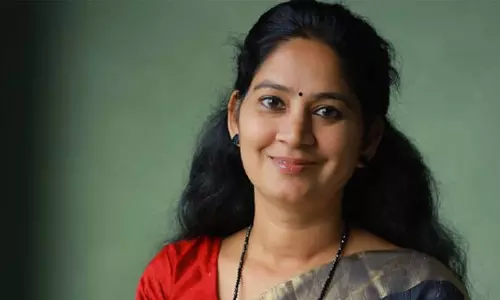 ആദ്യം പോസ്റ്റ് മുക്കി, പിന്നാലെ വിശദീകരണ പോസ്റ്റും മുക്കി പ്രതിഭ