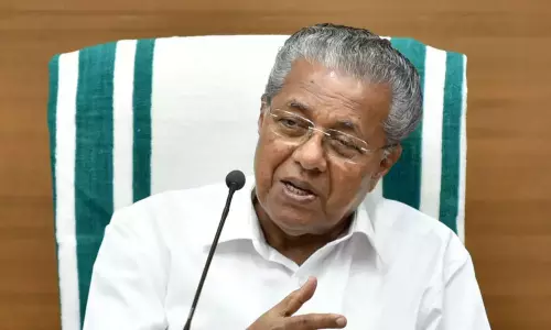 തന്റെ പ്രോട്ടോക്കോൾ ലംഘനം എന്താണെന്ന് പ്രതിപക്ഷം പറയട്ടേ: മുഖ്യമന്ത്രി തന്റെ പ്രോട്ടോക്കോൾ ലംഘനം എന്താണെന്ന് പ്രതിപക്ഷം പറയട്ടേ: മുഖ്യമന്ത്രി