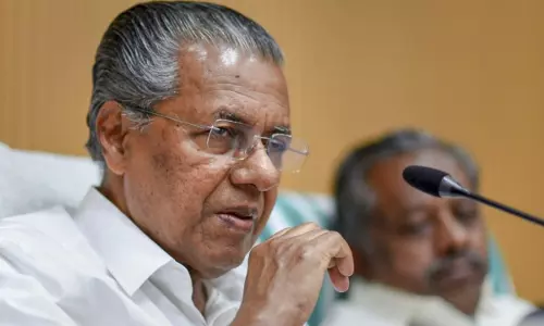 ഇടക്കിടക്ക് വാക്ക് മാറ്റിപ്പറയുന്ന സ്വഭാവം ഞങ്ങള്‍ക്കില്ല; കേരളത്തില്‍ വാക്സിന്‍ സൗജന്യമായിരിക്കുമെന്ന് മുഖ്യമന്ത്രി