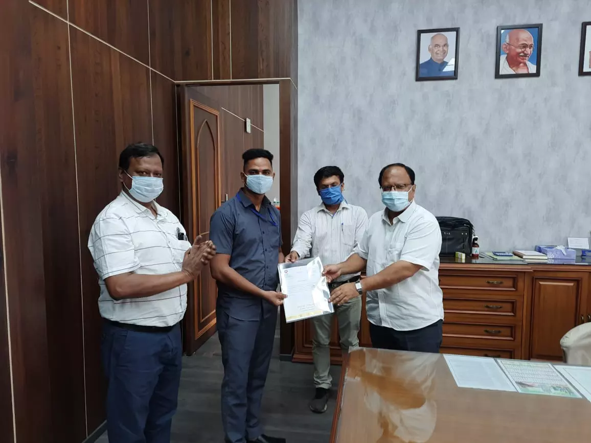 പാരിതോഷികങ്ങളെല്ലാം അവർക്കു നൽകൂ പാരിതോഷികങ്ങളെല്ലാം അവർക്കു നൽകൂ