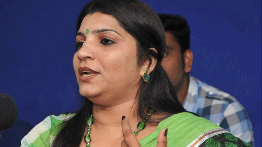 സോളാര്‍ തട്ടിപ്പ് കേസ്; സരിത എസ് നായരെ റിമാന്‍ഡ് ചെയ്തു