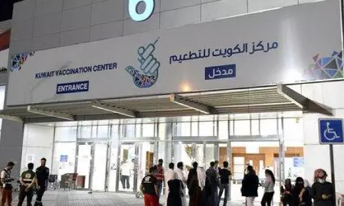 മുൻ‌കൂർ അപ്പോയ്മെന്‍റ്  വേണ്ട: 65 കഴിഞ്ഞവര്‍ക്ക് നേരിട്ട് വന്ന് കുത്തിവെപ്പെടുക്കാമെന്ന് കുവൈത്ത്