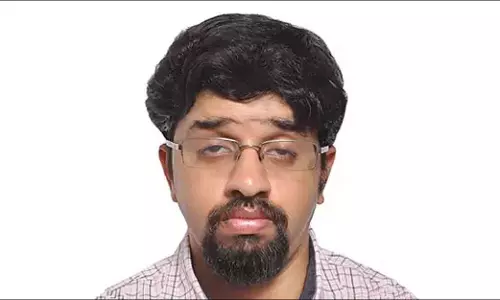 സീതാറാം യെച്ചൂരിയുടെ മകന് ആശിഷ് യെച്ചൂരി കോവിഡ് ബാധിച്ച് മരിച്ചു സീതാറാം യെച്ചൂരിയുടെ മകന് ആശിഷ് യെച്ചൂരി കോവിഡ് ബാധിച്ച് മരിച്ചു