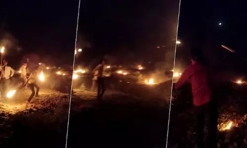 ഓടൂ കൊറോണ ഓടൂ.. പന്തം കൊളുത്തി കൊറോണയെ തുരത്തുന്നവര്‍!