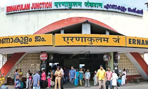 4396 പേർക്ക് കോവിഡ്; എറണാകുളത്ത് കടുത്ത നിയന്ത്രണം കൊണ്ടുവരുമെന്ന് മുഖ്യമന്ത്രി 4396 പേർക്ക് കോവിഡ്; എറണാകുളത്ത് കടുത്ത നിയന്ത്രണം കൊണ്ടുവരുമെന്ന് മുഖ്യമന്ത്രി