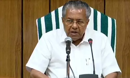 കോ​വി​ഡ് വാ​ക്സി​ൻ കേ​ന്ദ്ര സ​ർ​ക്കാ​ർ ത​രു​ന്ന​തും നോ​ക്കി​യി​രി​ക്കി​ല്ലെ​ന്ന് മു​ഖ്യ​മ​ന്ത്രി