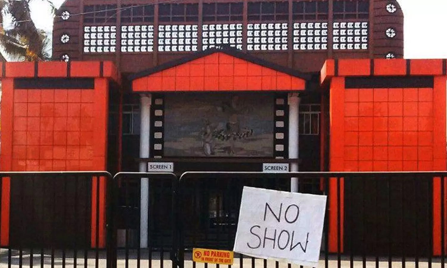 സിനിമാ മേഖല ലോക്ക്ഡൗണിലേക്ക് ; ഈ മാസം 30 ഓടെ തീയറ്ററുകൾ അടക്കും