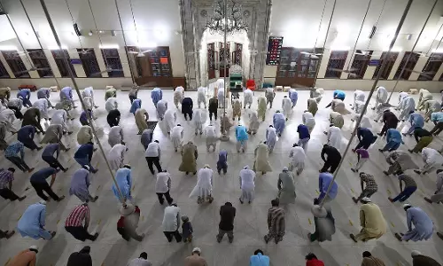 ആരാധനാലയങ്ങളിലെ നിയന്ത്രണം; കലക്ടറുടെ ഉത്തരവ് പുന: പരിശോധിക്കണമെന്ന് സമസ്തയും കേരള മുസ്‍ലിം  ജമാഅത്തും